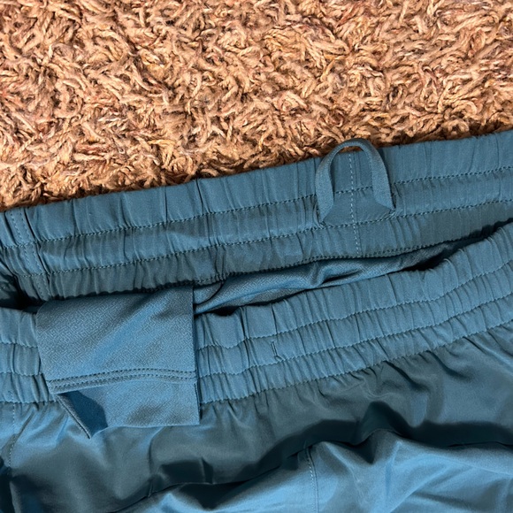 NWT Athleta Shorts NWT - Picture 3 of 4